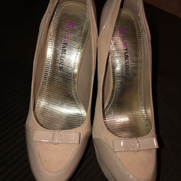 Nude Bow Tie Heels - Picture 1 of 3